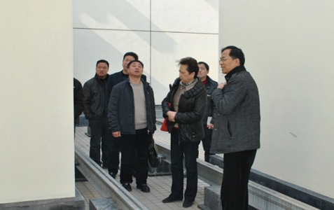 浙江省建筑业行业协会会长赵如龙等一行领导视察我公司承建的“南浔农村合作银行新建营业大楼工程”